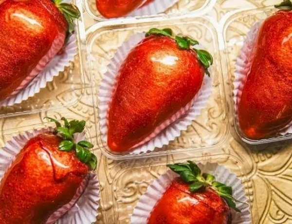 Doce do momento, moranguinho do amor faz sucesso nas redes. Veja como aproveitar a trend e turbinar as suas vendas