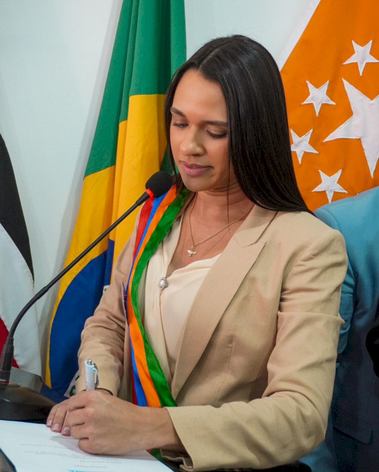 Naila Gonçalo assume a Prefeitura de Bacabeira em cerimônia marcada por emoção e apoio